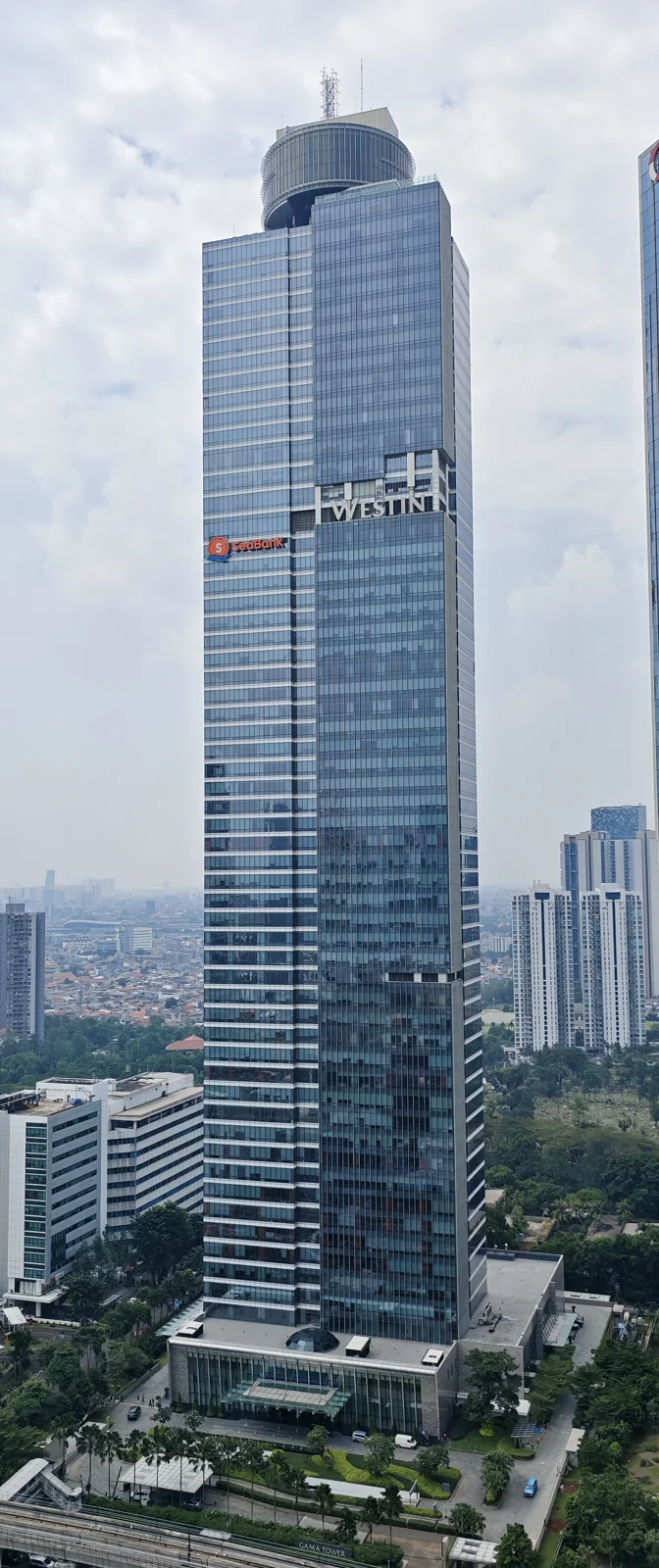 menara kaca Gama Tower di Rasuna Said dilihat dari gedung tinggi di dekatnya
