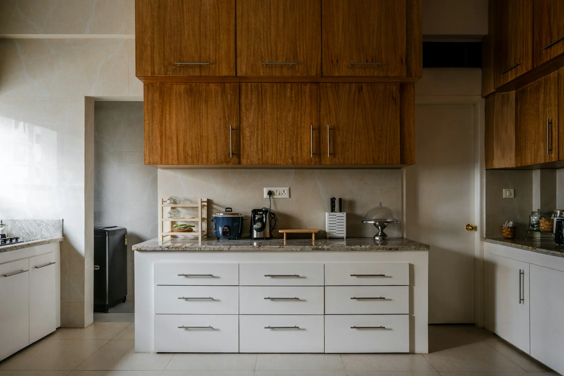 dapur-minimalis-meja-panjang dapur minimalis dengan meja kerja panjang