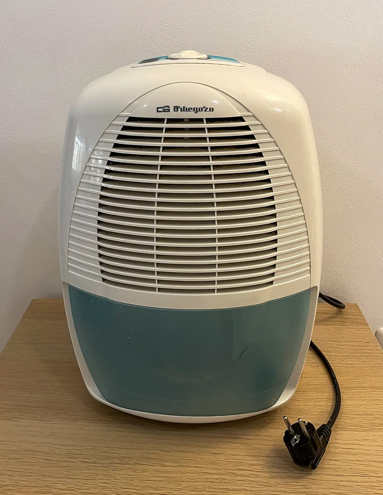 dehumidifier untuk mengeringkan udara ruangan