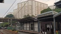 menara apartemen Kalibata City dilihat dari Stasiun Duren Kalibata