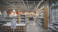 interior toko dengan rak barang tertata
