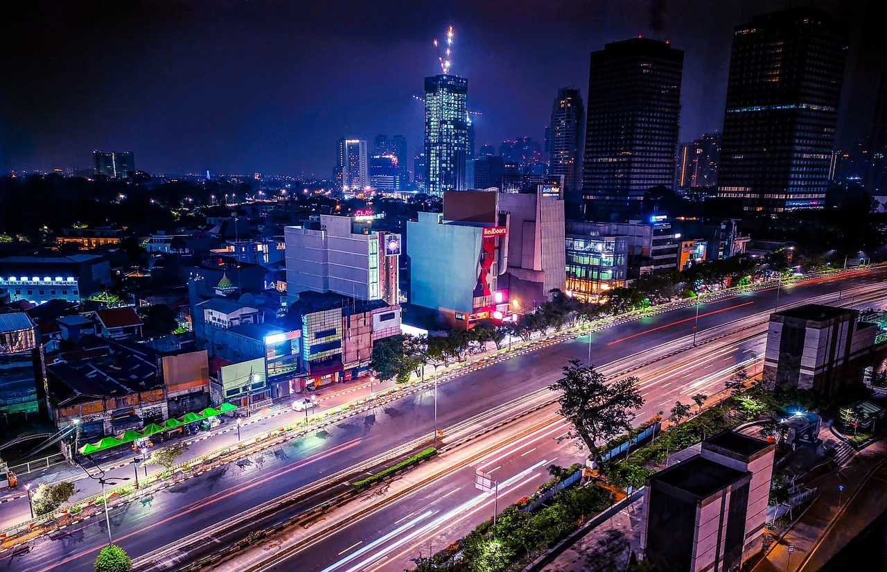 pemandangan gedung Jakarta pada malam hari