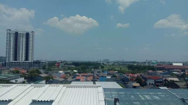 permukiman Jakarta Timur dilihat dari atap AEON Mall