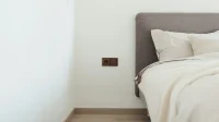 kamar-tidur-utama-minimalis kamar tidur utama minimalis dengan ranjang rapi