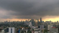 deretan rumah dan gedung di Jakarta Pusat dilihat dari atap Perpusnas