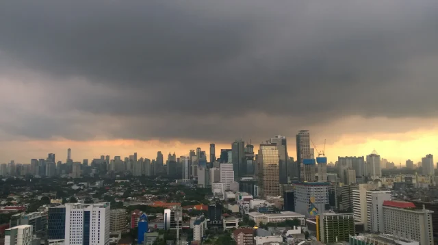deretan rumah dan gedung di Jakarta Pusat dilihat dari atap Perpusnas