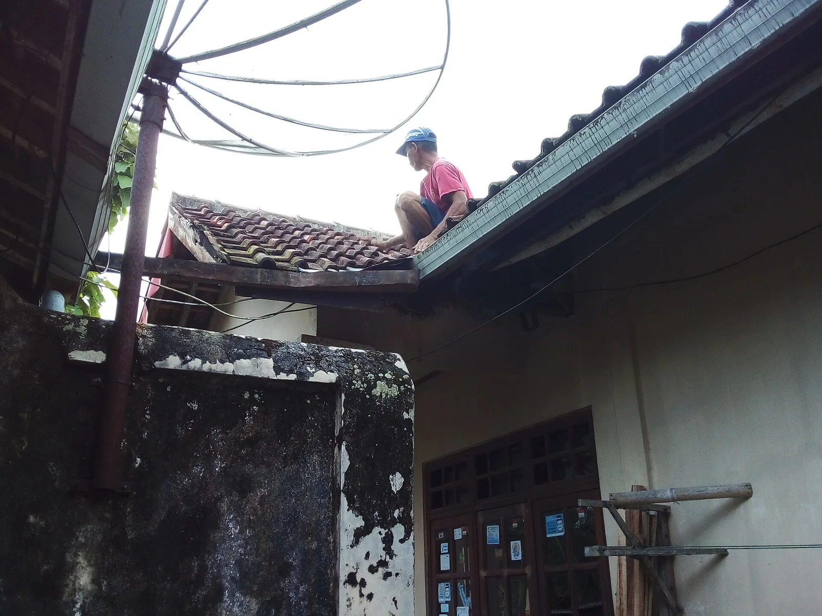 tukang memperbaiki atap genteng rumah