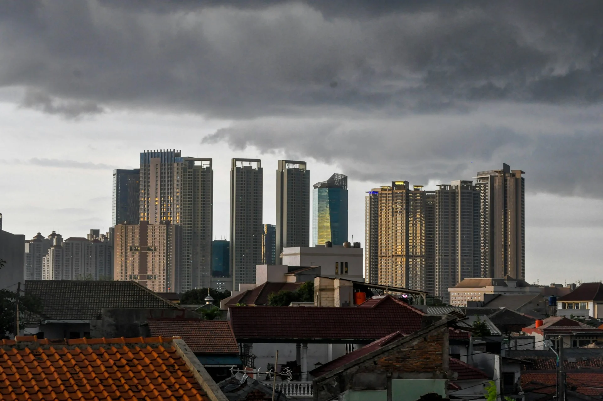 permukiman dan gedung tinggi di Jakarta