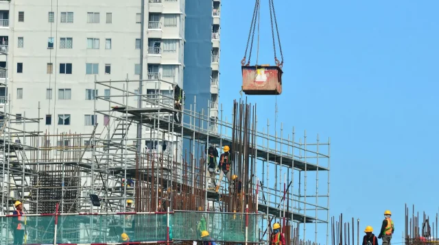 pekerja di proyek pembangunan gedung