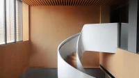 interior minimalis dengan tangga lengkung