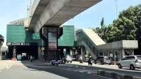 Stasiun MRT Lebak Bulus di kawasan TOD Jakarta dengan jalur layang di atas jalan