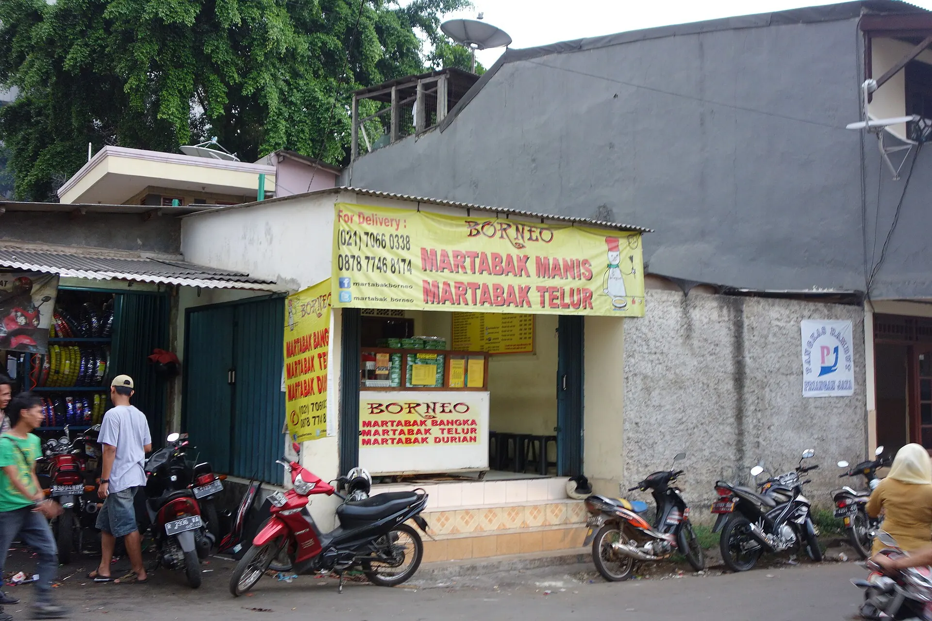 warung martabak sebagai contoh desain toko minimalis di depan rumah